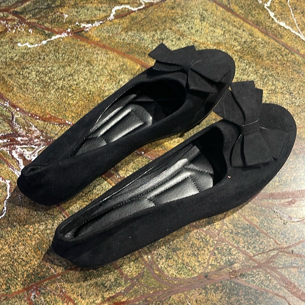 Black dress shoes